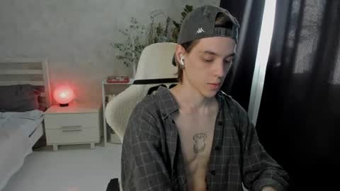 Snapshot of abslut chatting on 07/27/26, 01:18 Nick online show from 07/27/26, 01:18