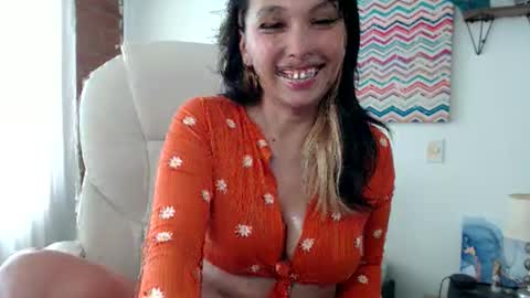 Snapshot of aby_bae2 chatting on 03/07/25, 05:06 Aby online show from 03/07/25, 05:06