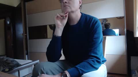 Snapshot of ach471 chatting on 12/15/24, 12:06 ach471 online show from 12/15/24, 12:06