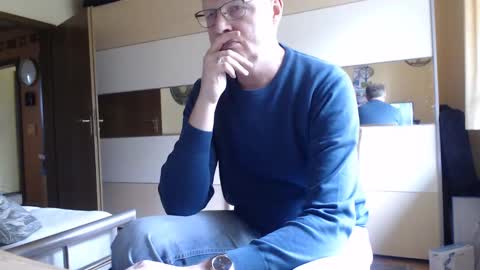 Snapshot of ach471 chatting on 12/20/24, 11:10 ach471 online show from 12/20/24, 11:10