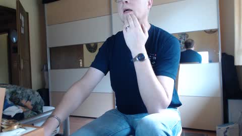 Snapshot of ach471 chatting on 12/28/24, 09:09 ach471 online show from 12/28/24, 09:09