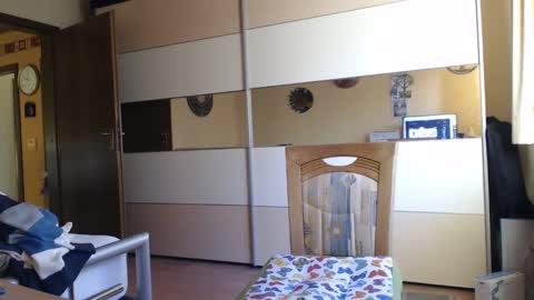 Snapshot of ach471 chatting on 01/08/25, 09:00 ach471 online show from 01/08/25, 09:00