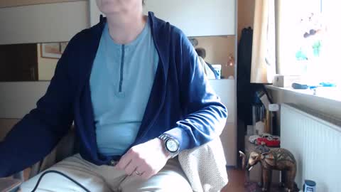 Snapshot of ach471 chatting on 10/19/25, 10:16 ach471 online show from 10/19/25, 10:16