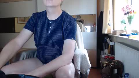 Snapshot of ach471 chatting on 11/01/25, 09:00 ach471 online show from 11/01/25, 09:00