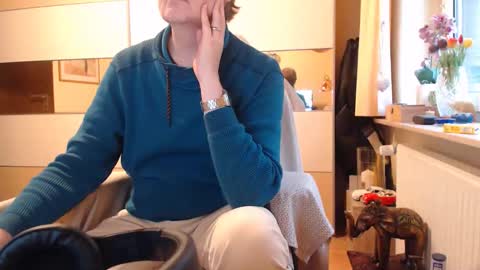 Snapshot of ach471 chatting on 11/07/25, 07:41 ach471 online show from 11/07/25, 07:41