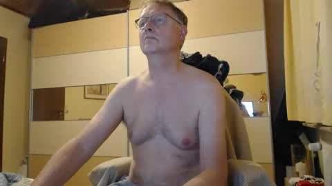 Snapshot of ach471 chatting on 12/21/25, 09:11 ach471 online show from 12/21/25, 09:11