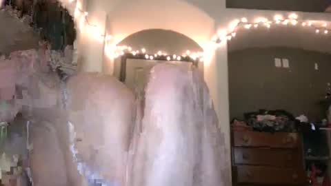 Snapshot of acs995 chatting on 11/21/25, 10:08 OF online show from 11/21/25, 10:08