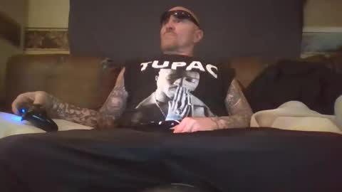 Snapshot of act_right_dub420 chatting on 09/22/25, 05:42 act_right_dub420 online show from 09/22/25, 05:42