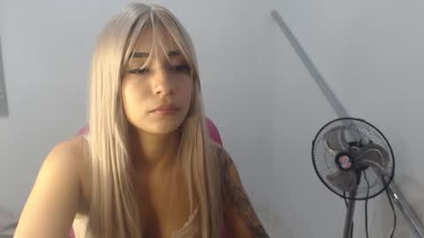 Snapshot of adagny chatting on 11/25/25, 03:28 adagny online show from 11/25/25, 03:28