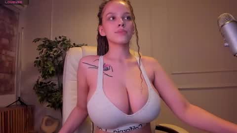 Snapshot of adalyn_glow chatting on 06/13/26, 02:48 Adalyn online show from 06/13/26, 02:48