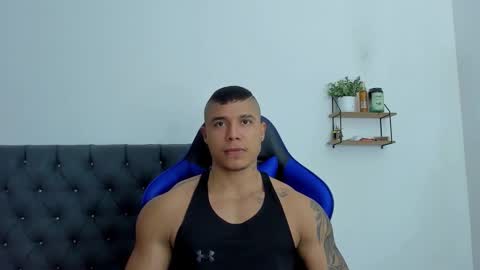 Snapshot of adam_boss chatting on 10/21/25, 09:15 adam boss online show from 10/21/25, 09:15