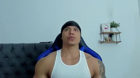 Snapshot of adam_boss chatting on 12/17/25, 08:20 adam boss online show from 12/17/25, 08:20