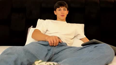 Snapshot of adam_clay21 chatting on 09/13/25, 01:22 ADAM online show from 09/13/25, 01:22