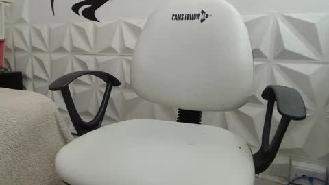 adam_evehotroom online show from 02/05/25, 10:12