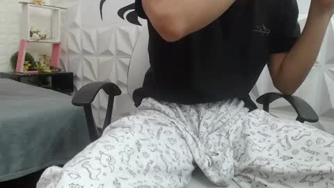 adam_evehotroom online show from 02/17/25, 07:31