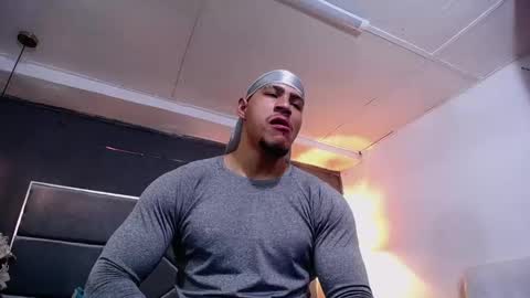 adam_fit19cm online show from 11/05/25, 01:44