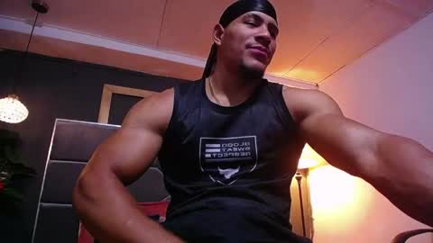 adam_fit19cm online show from 04/24/26, 02:08