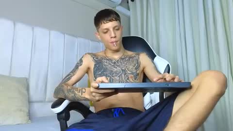 Snapshot of adam_hard_ chatting on 09/10/25, 07:47 Adam online show from 09/10/25, 07:47