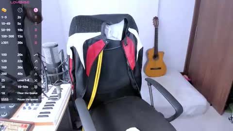 Snapshot of adam_rocket chatting on 11/05/25, 03:12 Adam online show from 11/05/25, 03:12