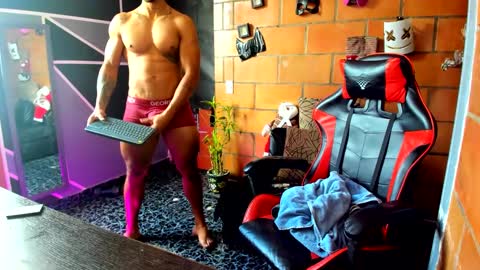 Snapshot of adam_valencia chatting on 12/22/24, 04:38 Adam Valencia online show from 12/22/24, 04:38