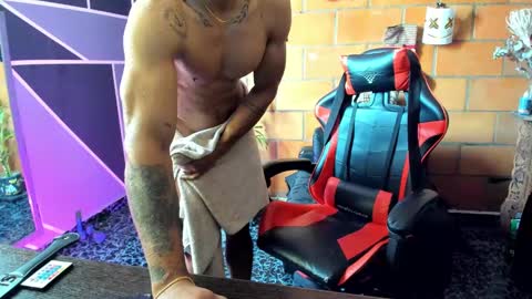 Snapshot of adam_valencia chatting on 01/27/25, 02:13 Adam Valencia online show from 01/27/25, 02:13