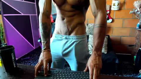 Snapshot of adam_valencia chatting on 01/29/25, 03:04 Adam Valencia online show from 01/29/25, 03:04