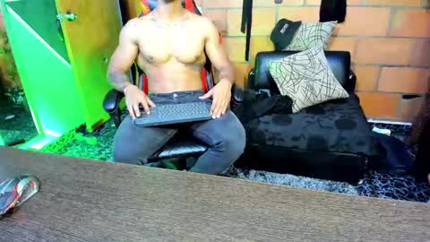 Snapshot of adam_valencia chatting on 02/27/25, 03:14 Adam Valencia online show from 02/27/25, 03:14