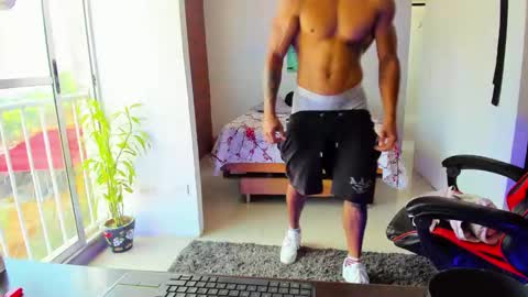 Snapshot of adam_valencia chatting on 09/10/25, 01:33 Adam Valencia online show from 09/10/25, 01:33