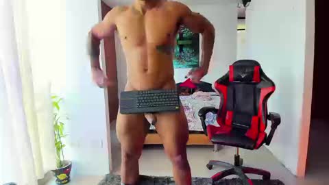 Snapshot of adam_valencia chatting on 09/22/25, 04:31 Adam Valencia online show from 09/22/25, 04:31