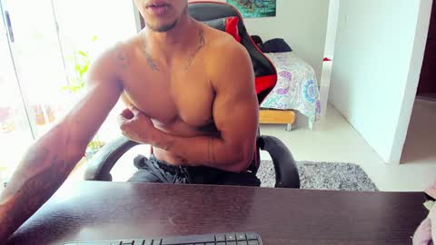 Snapshot of adam_valencia chatting on 09/29/25, 05:29 Adam Valencia online show from 09/29/25, 05:29