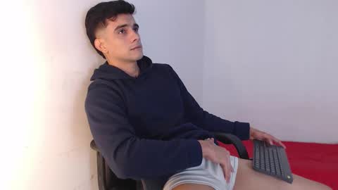 Snapshot of adama_soa chatting on 10/25/25, 07:27 Hello guys excuse my absence I will be absent for several days for health reasons I hope you understand thank you very much. online show from 10/25/25, 07:27