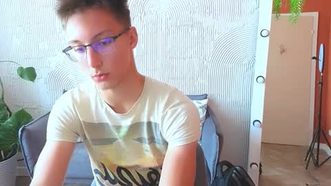 Snapshot of adamal1 chatting on 09/18/25, 09:11 Adam online show from 09/18/25, 09:11