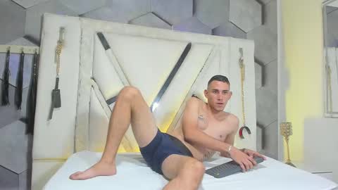 Snapshot of adammendoza34 chatting on 10/04/25, 02:42 adammendoza34 online show from 10/04/25, 02:42