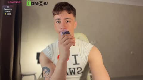 Hi Im Adam Glad to see u here 3 And its my first day online show from 06/04/26, 04:46