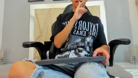 Adams Bobby online show from 04/07/26, 10:59