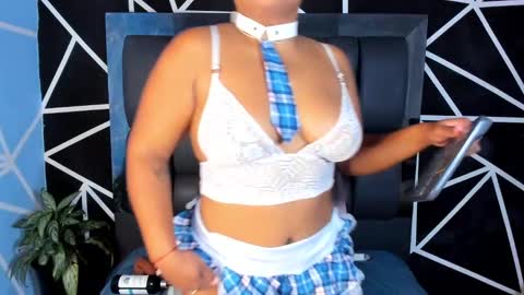 Snapshot of adams_cloe chatting on 03/04/25, 10:13 Cloe Adams  online show from 03/04/25, 10:13