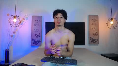 Snapshot of adams_collins_ chatting on 10/08/25, 11:41 Adams online show from 10/08/25, 11:41