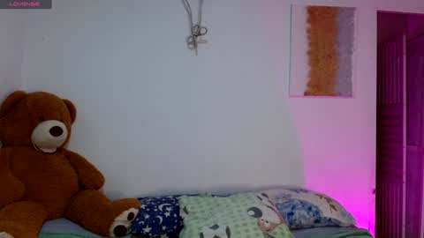 Snapshot of adams_niki chatting on 02/09/25, 03:00 ADAMS Y NIKI online show from 02/09/25, 03:00