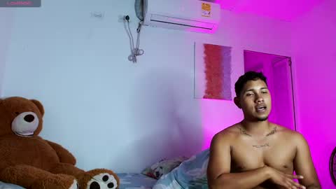 Snapshot of adams_niki chatting on 02/15/25, 11:25 ADAMS Y NIKI online show from 02/15/25, 11:25