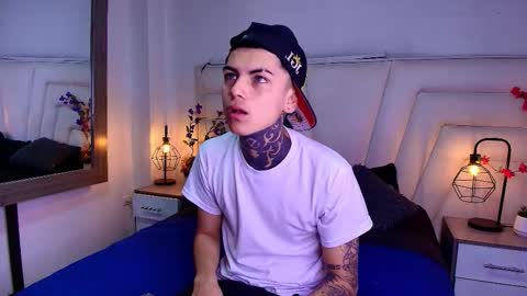 Snapshot of adamswalkerr_ chatting on 02/09/26, 12:42 AdamsWalkerr online show from 02/09/26, 12:42