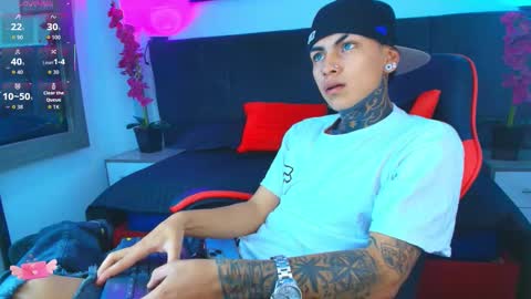 Snapshot of adamswalkerr_ chatting on 02/23/26, 12:13 AdamsWalkerr online show from 02/23/26, 12:13