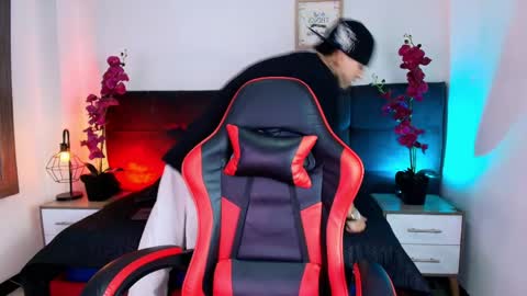 AdamsWalkerr  online show from 03/31/26, 12:49