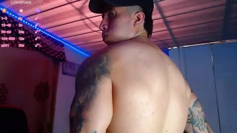 Snapshot of adan_hudson chatting on 11/19/25, 04:18 Anderson online show from 11/19/25, 04:18