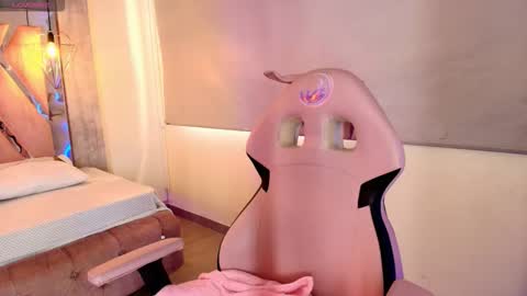  Adara  online show from 10/04/25, 08:40