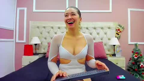 Snapshot of adarussell chatting on 12/12/24, 01:17 Adda online show from 12/12/24, 01:17