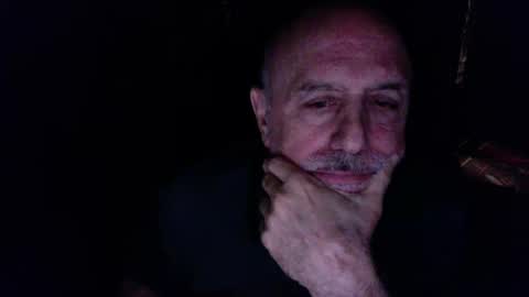 Snapshot of add_me_2 chatting on 11/18/25, 04:39 add_me_2 online show from 11/18/25, 04:39