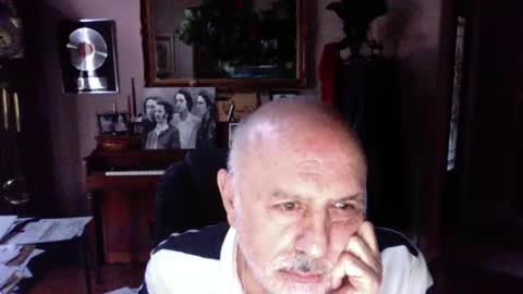 add_me_2 online show from 04/16/26, 12:33