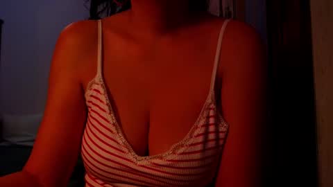 Snapshot of addicted2uts chatting on 10/03/25, 11:02 amy online show from 10/03/25, 11:02