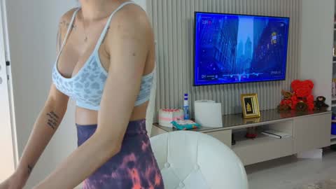 Snapshot of addictive_t chatting on 01/20/25, 08:40 Tori online show from 01/20/25, 08:40