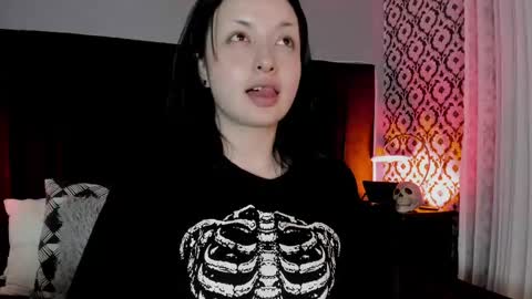 Snapshot of adeelinee chatting on 05/18/26, 06:36 Ade online show from 05/18/26, 06:36